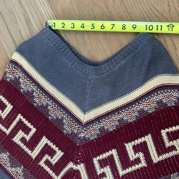 Entro Aztec Geometric Maroon and Gray Fringe Poncho S/M - Picture 4 of 8